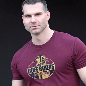 Ruff Riders Filling Station T Shirt Medium Gently worn Cotton blend